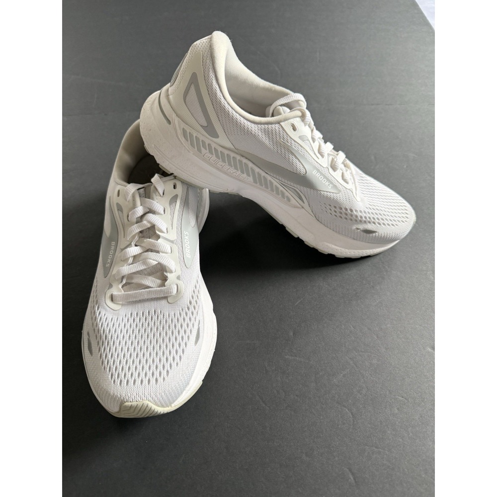 Brooks GTS Adrenaline Women's White Sz 8 Sneakers EUC